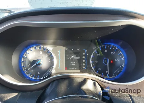 2017 Chrysler Pacifica Touring-L z USA, uszkodzony, nr VIN 2C4RC1BG2HR523116